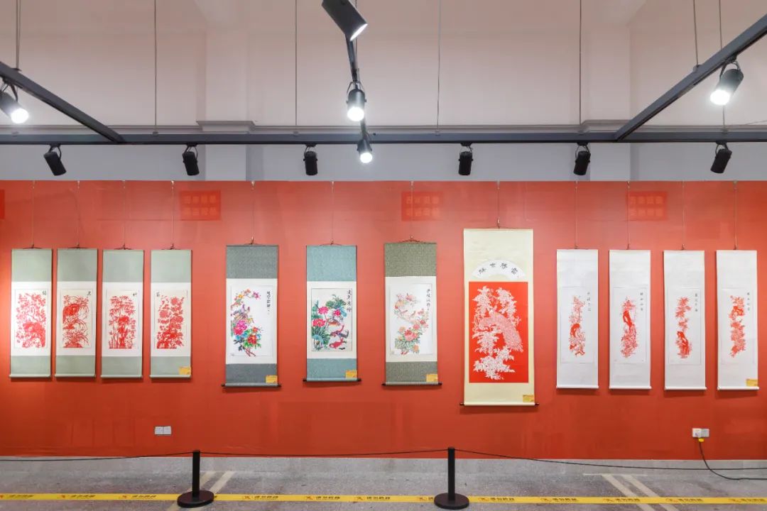 &ldquo;百年風華 莞邑剪藝--曾凡忠、王宇慧剪紙作品展&rdquo;在鄧爾雅&middot;黃般若文獻陳列館開展